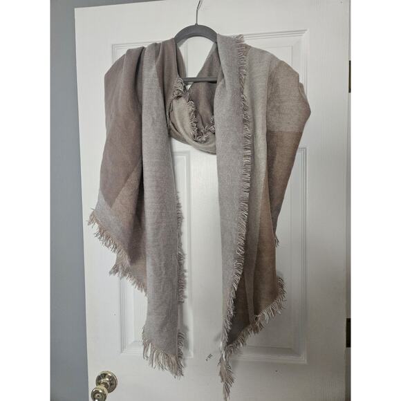 Maurices‎ Tan Beige Brown Oblong Winter Scarf - Picture 1 of 6